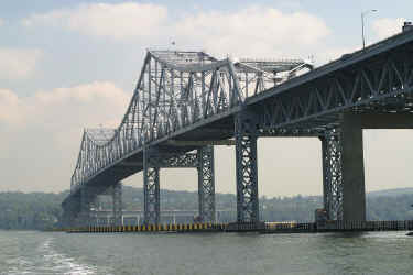 old Tappen bridge.jpg (103416 bytes)
